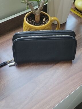 Black Double-Zip Wristlet Wallet